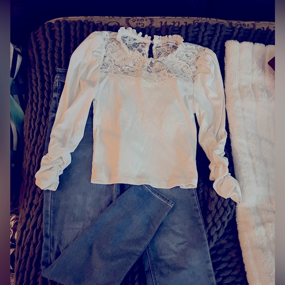 Adorable Jeans paired with a great lace & cotton top.